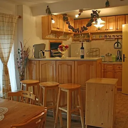 Ralevi House Katuniște