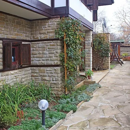 Pensiune Ralevi House Katuniște